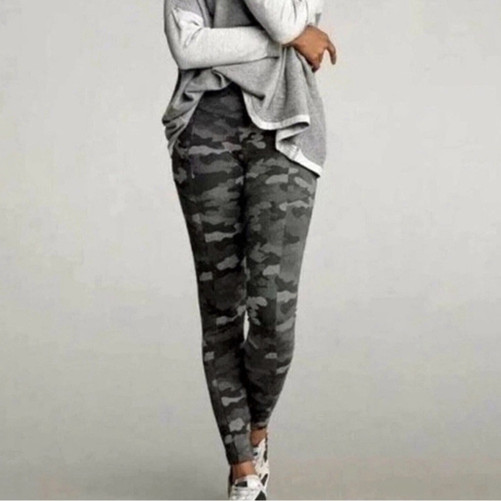 Cabi ATC Camo Leggings Style 3931
Size: S